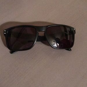 Oakley mens Holbrook sunglasses never worn